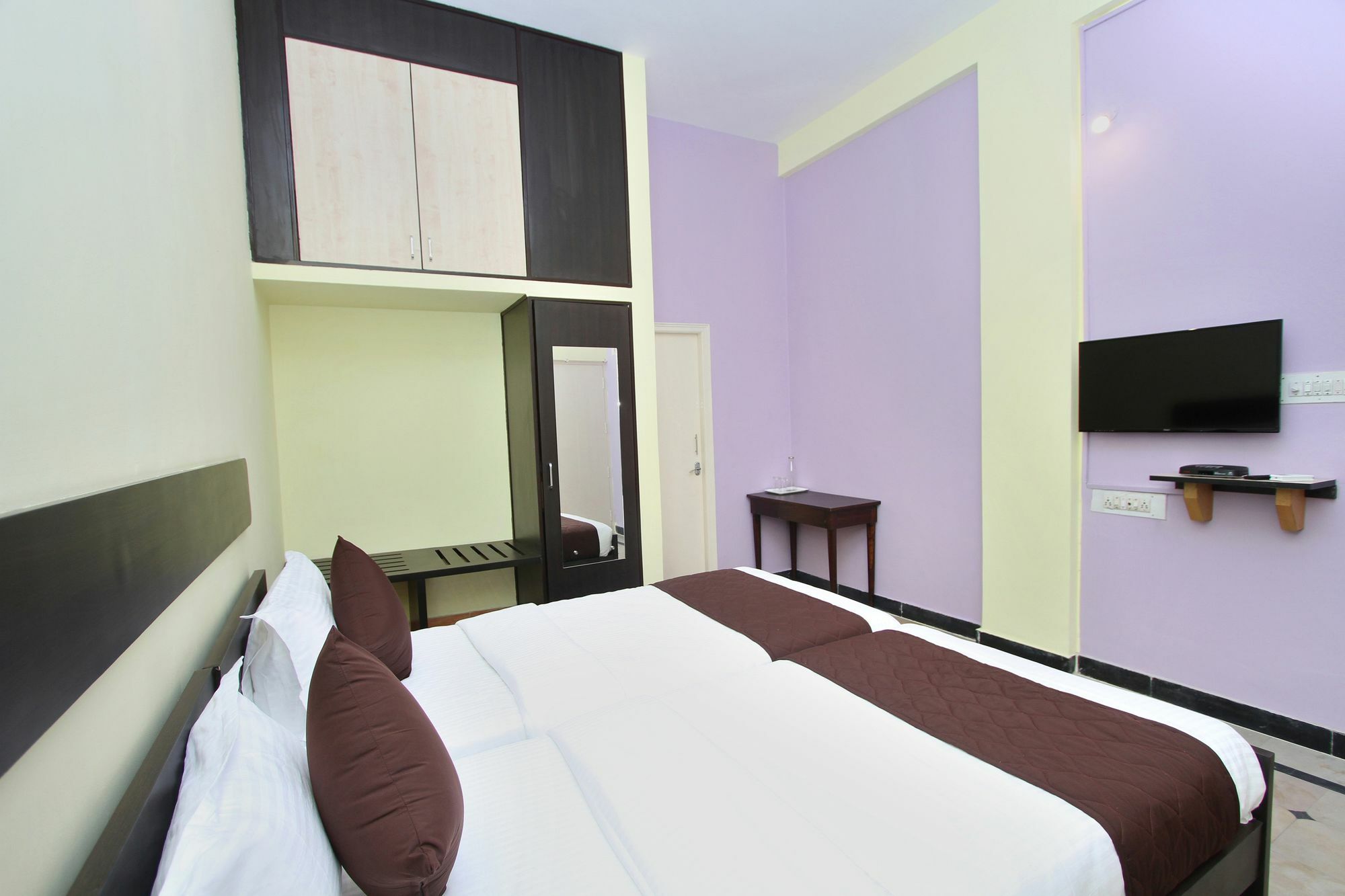 Oyo 9060 Sri Sai Guest Inn Bangalore Exterior foto