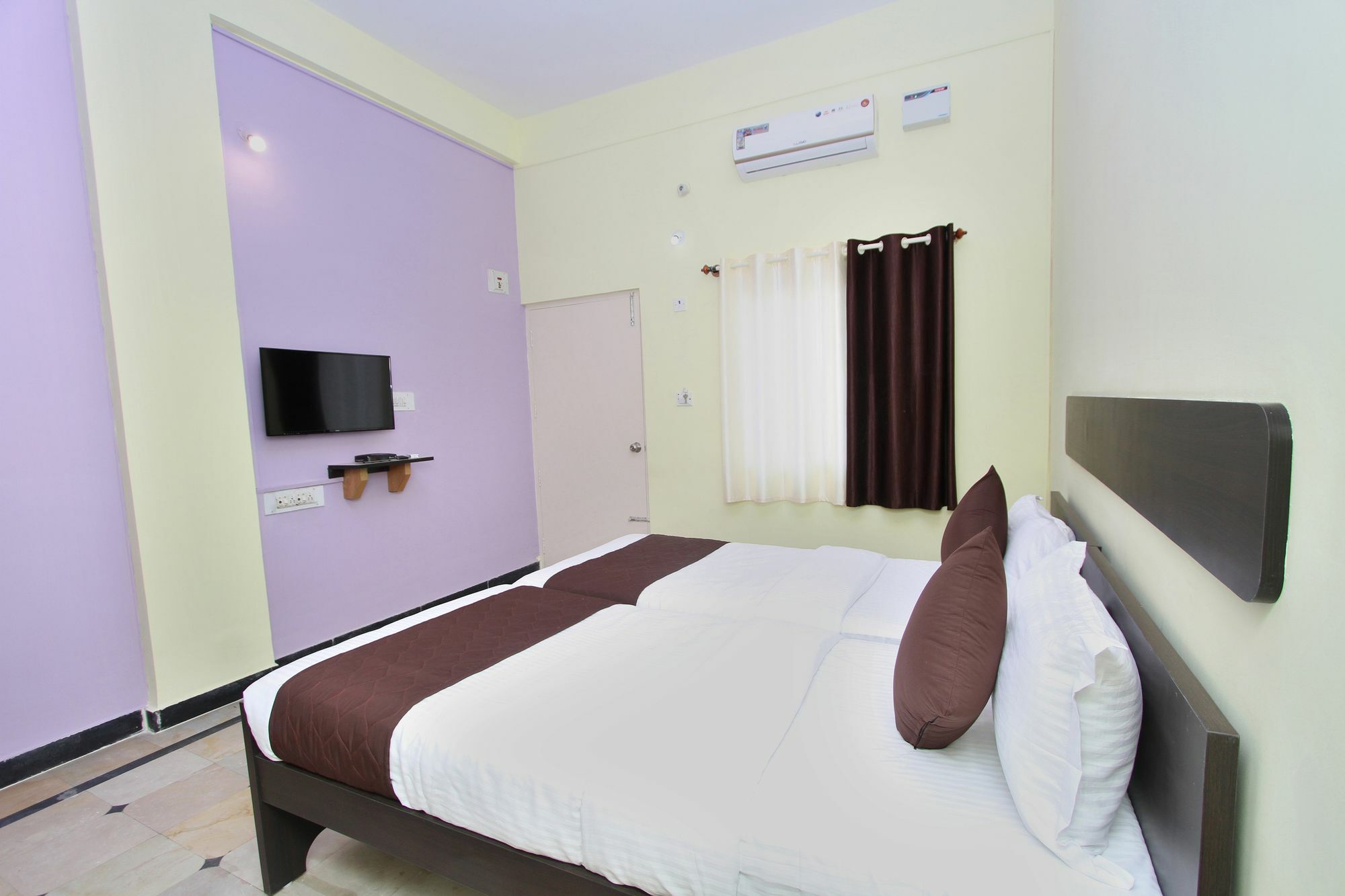 Oyo 9060 Sri Sai Guest Inn Bangalore Exterior foto