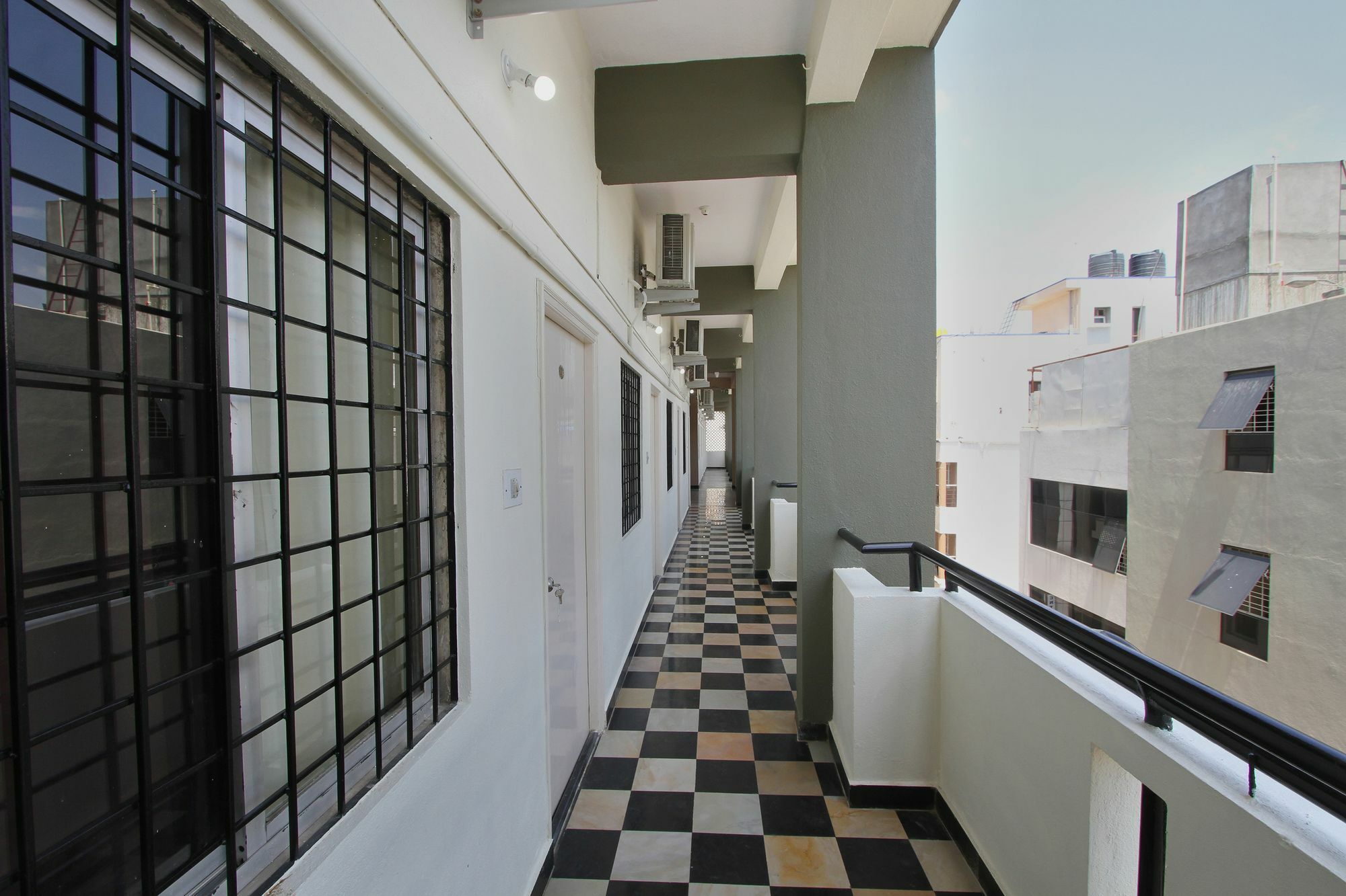 Oyo 9060 Sri Sai Guest Inn Bangalore Exterior foto